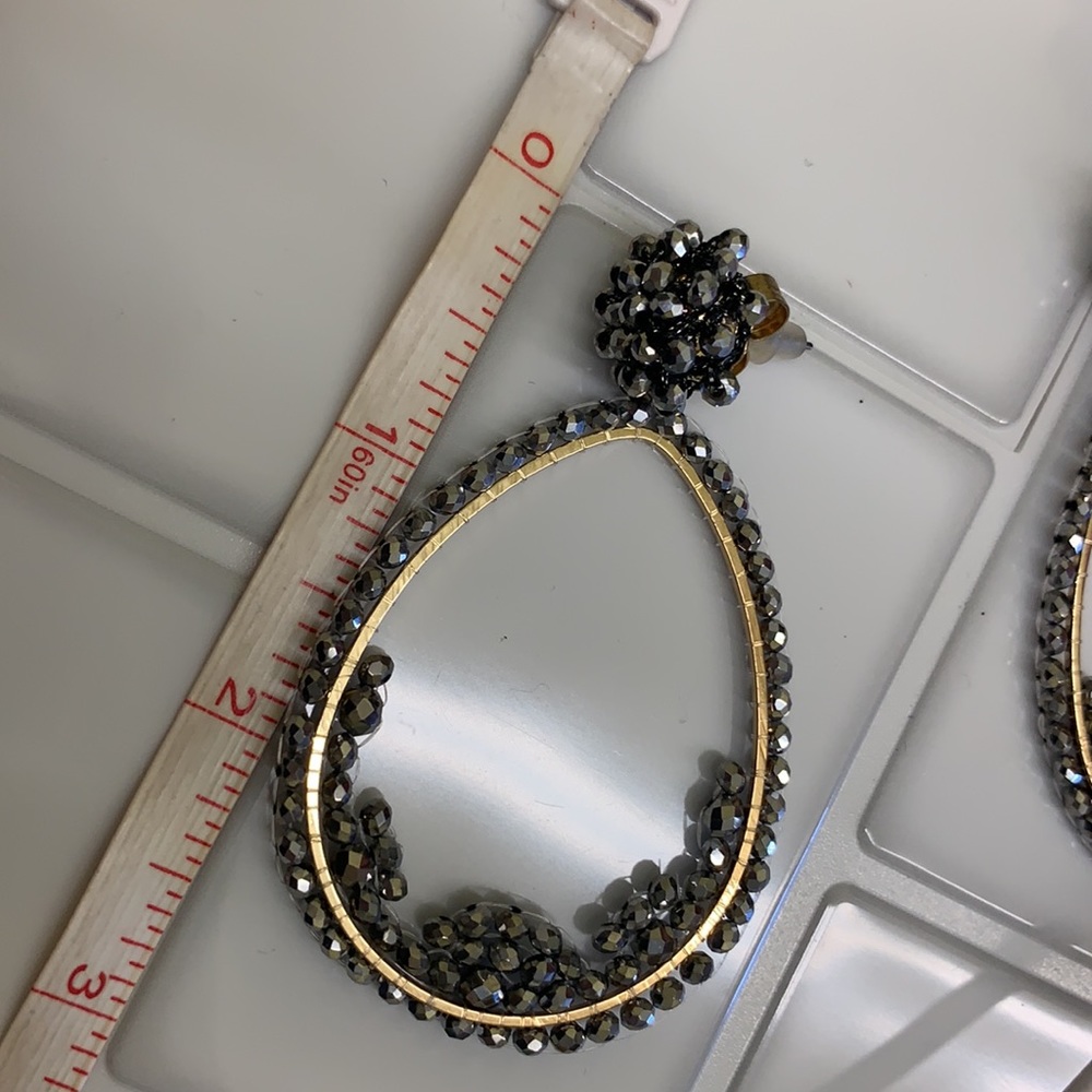 Gorgeous Light Weight Statement Earrings - image 6